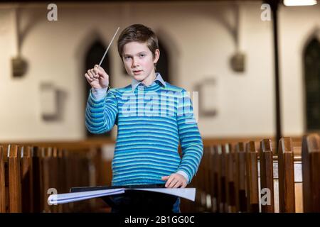 Viktor Seifert (12) nahm an einem Kompositionswettbewerb Teil, um eine (kurze) Symphonie zum 20. Jahrestag der British Wind Band Association zu schreiben. Stockfoto