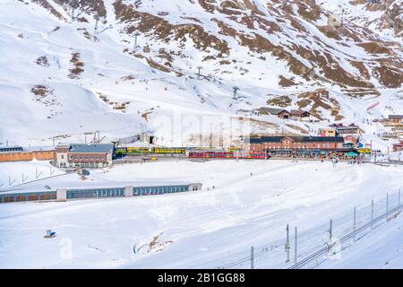 Kleine SCHEIDEGG, SCHWEIZ - 16. JANUAR 2020: Der Bahnhof an der kleinen Scheidegg. Es liegt auf dem Gipfel des kleinen Scheidegg-Passes Stockfoto