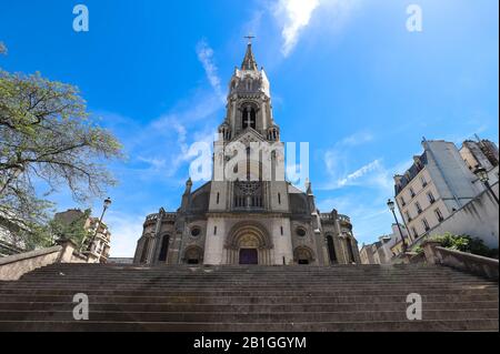 Die Kirche Unserer Lieben Frau vom Heiligen Kreuz von Menilmontant ist eine römisch-katholische Pfarrkirche befindet sich auf M nilmontant, im 20. arrondissement Stockfoto