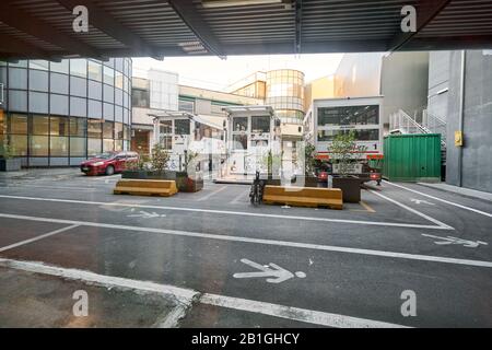 Bergamo, Italien - 22. Januar 2019: Internationaler Flughafen Mailand-Bergamo. Spezielles Rollstuhlfahrwerk. Sonderausrüstung für das Flugzeug Stockfoto