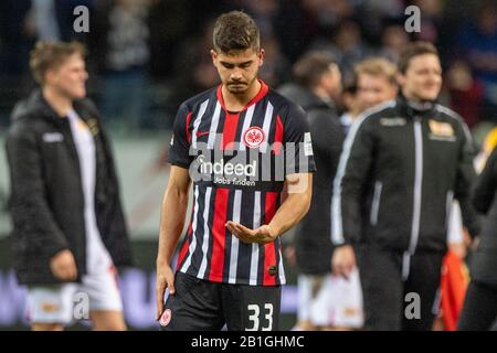 Andre SILVA (F) blickt in seine leere Hand, frustriert, frustriert, frustriert, frustriert, enttäuscht, enttäuscht, enttäuscht, traurig, ganze Figur, halbe Figur, halbe Figur, Fußball 1. Bundesliga, 23. Spieltag, Eintracht Frankfurt (F) - Union Berlin (Union) 1:2, am 24. Februar 2020 in Frankfurt/Deutschland. ¬ Nutzung weltweit Stockfoto