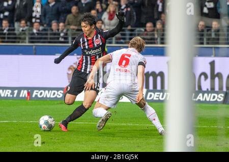 Daichi KAMADA (links, F) gegen Julian RYERSON (Union), Action, Duels, Fußball 1. Bundesliga, 23. Spieltag, Eintracht Frankfurt (F) - Union Berlin (Union) 1: 2, am 24. Februar 2020 in Frankfurt/Deutschland. ¬ Nutzung weltweit Stockfoto