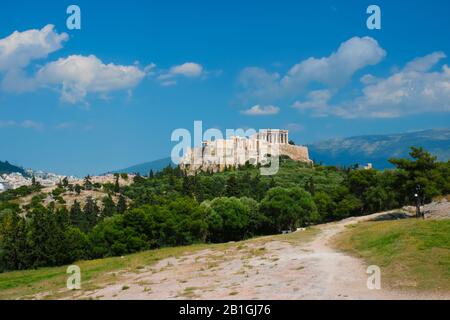 Ikonischer Parthenon-Tempel auf der Akropolis von Athen, Griechenland Stockfoto