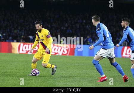 Neapel, Kampanien, Italien. Februar 2020. Während des Champions-League-Fußballspiels SSC Neapel gegen den FC Barcellona am 25. Februar 2020 im San Paolo Stadion in Neapel.Im Bild: Lionel MESSI Credit: Fabio Sasso/ZUMA Wire/Alamy Live News Stockfoto