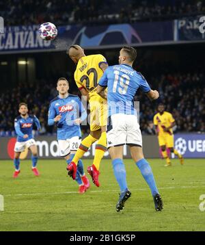 Neapel, Kampanien, Italien. Februar 2020. Während des Champions League Fußballspiels SSC Neapel gegen den FC Barcellona am 25. Februar 2020 im San Paolo Stadion in Neapel.Im Bild: Vidal Credit: Fabio Sasso/ZUMA Wire/Alamy Live News Stockfoto