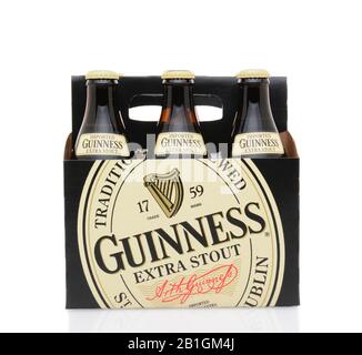 Irvine, CA - 25. MAI 2014: Eine 6-er Packung Guinness Extra Stout. Das Irish Beer ist eine der weltweit erfolgreichsten Biermarken mit einem Jahresumsatz von über 85 Stockfoto