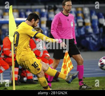 Neapel, Kampanien, Italien. Februar 2020. Während des Champions-League-Fußballspiels SSC Neapel gegen den FC Barcellona am 25. Februar 2020 im San Paolo Stadion in Neapel.Im Bild: Lionel MESSI Credit: Fabio Sasso/ZUMA Wire/Alamy Live News Stockfoto