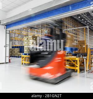 Peking, CHINA - 03. JUNI 2019: Moderne Automatisierung der Lagerproduktion in China Stockfoto