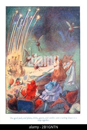 Ein guter Zug, Teller, Gerichte, Gäste und Kerzen kamen zusammen aus Alice im Wunderland von John Tenniel in einen Haufen herab Stockfoto