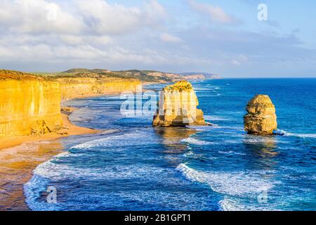 Die Zwölf Apostel bei Sonnenuntergang. Great Ocean Road, Victoria, Australien Stockfoto