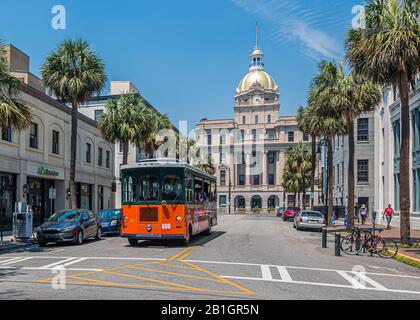 Savannah, GEORGIA - 28. April 2019: Savannah ist die älteste Stadt Georgiens. Von der historischen Architektur bis zu den Geschäften in City Market und River Stree Stockfoto