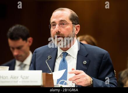 25. Februar 2020 - Washington, DC, Vereinigte Staaten: Alex Azar, Sekretär, US-Gesundheitsministerium und Human Services, der bei einer Anhörung des Unterausschusses Für Die Haushaltsmittel des Senats für Die Abteilungen Arbeit, Gesundheit und menschliche Dienste sowie für Bildung und Damit Verbundene Einrichtungen bezeugt ist. (Foto von Michael Brochstein/Sipa USA) Stockfoto