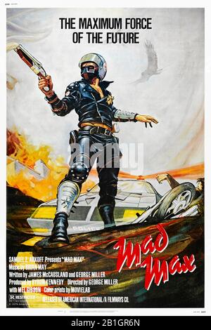 Mad Max (1979) Regie: George Miller mit Mel Gibson, Joanne Samuel und Hugh Keays-Byrne. Polizist Max Rockatansky rächt sich an einer gewalttätigen Motorradbande in einem dystopischen zukünftigen Australien. Stockfoto