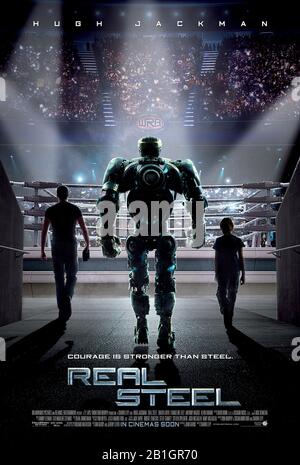 Real Steel (2011) unter der Regie von Shawn Levy und mit Hugh Jackman, Evangeline Lilly, Dakota Goyo und Anthony Mackie in den Hauptrollen. In naher Zukunft steuern Menschen Roboterboxer und kämpfen für den Sport, basierend auf einer Kurzgeschichte von Richard Matheson. Stockfoto