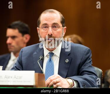 25. Februar 2020 - Washington, DC, Vereinigte Staaten: Alex Azar, Sekretär, US-Gesundheitsministerium und Human Services, der bei einer Anhörung des Unterausschusses Für Die Haushaltsmittel des Senats für Die Abteilungen Arbeit, Gesundheit und menschliche Dienste sowie für Bildung und Damit Verbundene Einrichtungen bezeugt ist. (Foto von Michael Brochstein/Sipa USA) Stockfoto