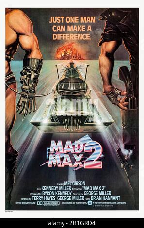 Mad Max (1981) Regie: George Miller mit Mel Gibson, Bruce Spence, Michael Preston und Max Phipps. Polizist Max Rockatansky kehrt zurück, um eine Gemeinschaft in den postapokalyptischen Ödlichkeiten Australiens vor einer gewalttätigen barbarischen Biker-Bande zu schützen. Stockfoto
