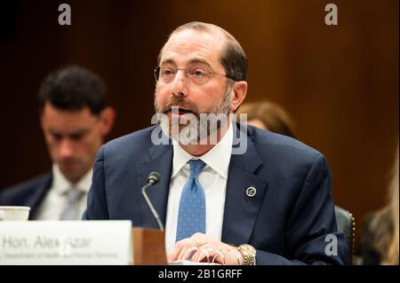 25. Februar 2020 - Washington, DC, Vereinigte Staaten: Alex Azar, Sekretär, US-Gesundheitsministerium und Human Services, der bei einer Anhörung des Unterausschusses Für Die Haushaltsmittel des Senats für Die Abteilungen Arbeit, Gesundheit und menschliche Dienste sowie für Bildung und Damit Verbundene Einrichtungen bezeugt ist. (Foto von Michael Brochstein/Sipa USA) Stockfoto