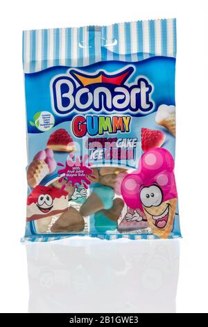 Winneconne, WI - 17. Februar 2020: Ein Paket von Bonart-Gummy-Gelee-Süßigkeiten auf isoliertem Hintergrund. Stockfoto