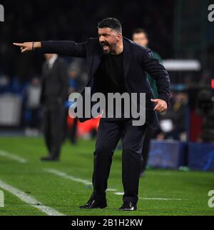 Neapel, Italien. Februar 2020. Napolis Cheftrainer Gennaro Gattuso gesteht während der UEFA Champions League-Runde 16 Hinspiele zwischen Neapel und Barcelona in Neapel, Italien, 25. Februar 2020. Kredit: Alberto Lingria/Xinhua/Alamy Live News Stockfoto