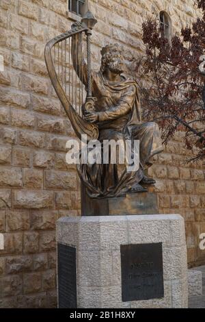 Die Altstadt von Jerusalem, Statue von König David, der eine Harfe spielt Stockfoto