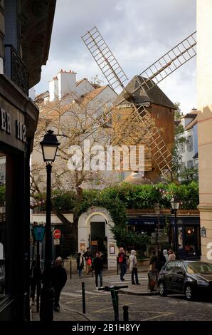 Le Moulin de la Galette Restaurant mit Windmühle.Montmartre.Paris.Frankreich Stockfoto