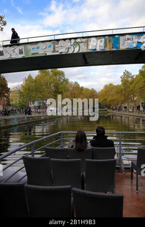 Eisenbrücken und Schleusen auf dem Canal Saint-Martin.Paris.France Stockfoto