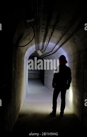 Ein Arbeiter im Versorgungstunnel des Pariser Kanalisationsmuseums（Musée des Egouts de Paris).Paris.Frankreich Stockfoto