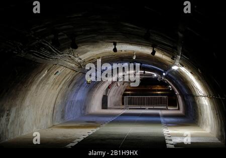 Innenansicht eines Kanaltunnels im Inneren des Kanalisationsmuseums in Paris（Musée des Egouts de Paris).Paris.Frankreich Stockfoto