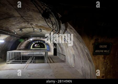 Innenansicht eines Kanaltunnels im Inneren des Kanalisationsmuseums in Paris（Musée des Egouts de Paris).Paris.Frankreich Stockfoto