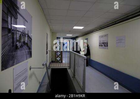 Innenansicht des militärischen Radioteleszens unter dem Eiffelturm.Paris.Frankreich Stockfoto