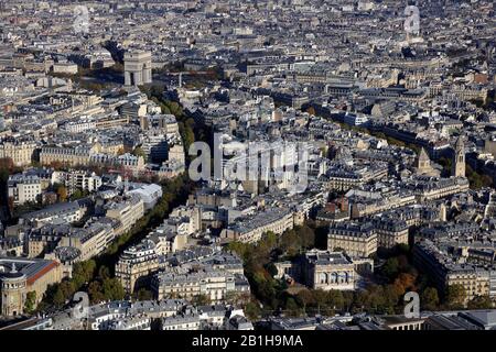 Luftbild von Paris mit Triumphbogen im Hintergrund.Paris.Frankreich Stockfoto