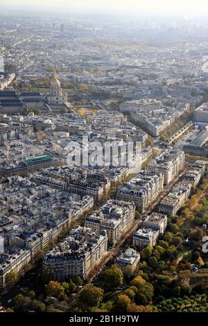 Luftbild der Stadt Paris an Der Rechten Bank mit Les Invalides im Hintergrund, Paris.France Stockfoto