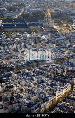 Luftbild der Stadt Paris an Der Rechten Bank mit Les Invalides im Hintergrund, Paris.France Stockfoto