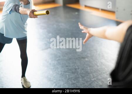 Die Weitergabe von Baton über Generationen Stockfoto