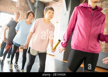 Die Weitergabe von Baton über Generationen Stockfoto