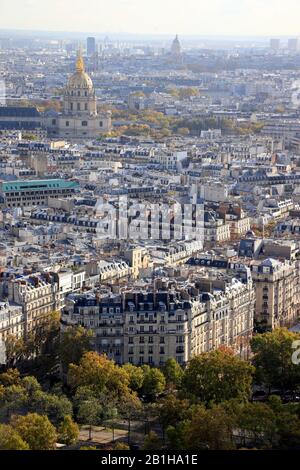 Luftbild der Stadt Paris an Der Rechten Bank mit Les Invalides im Hintergrund, Paris.France Stockfoto