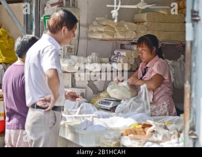 Teigwarenladen in der Altstadt von Shanghai, Huangpu. China Stockfoto