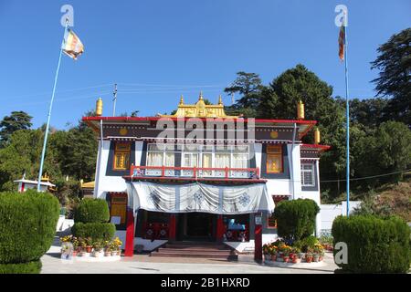 Eintritt zum Shedup Choephrelling Buddhist Temple, Mussoorie, Uttarakhand, Indien Stockfoto
