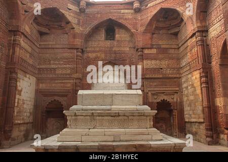 Grab von Iltutmish, Qutub Minar, Delhi, Indien Stockfoto