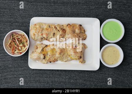 Huhn Malai Kabab oder Reshmi Kebabs. Diese Kebabs werden mit Käse, Sahne, dickem Joghurt und Gewürzen hergestellt Stockfoto