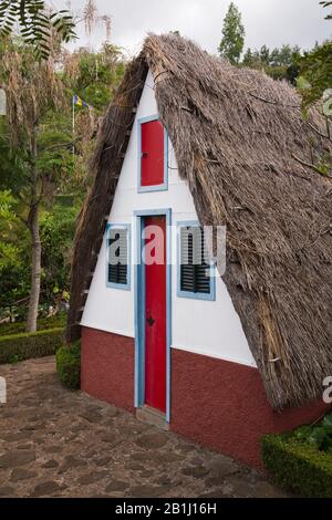 Palheiros traditionelles, gerahmtes Haus im Botanischen Garten Funchal, Madeira Stockfoto