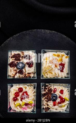 Gruppe von individuellen Desserts Stockfoto