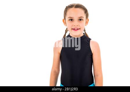 Mädchen Kinderübung und rhythmische Sportgymnastik Portrait, weißer Hintergrund. Junges Mädchen tanzt und hat Spaß beim Ausführen des rhythmischen Gymnastik-Exers Stockfoto