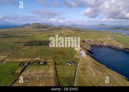 Blick über die Insel Valentia von Bray Head und Tower, Iveragh-Halbinsel, County Kerry, Irland Stockfoto