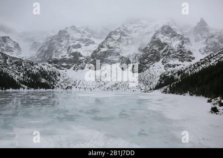 Zakopane, Polen, 31. Januar 2020. Morskie Oko Lake im Winter in der Tatra Mountains, Zakopane. Kredit: Waldemar-Sikora Stockfoto