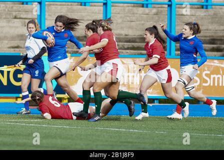 Coralie Bertrand War Während der sechs Nationen Rugby Wales gegen Frankreich der Frauen im Cardiff Arms Park Cardiff United Kingdom am 23. Februar 2020 G Im Einsatz Stockfoto