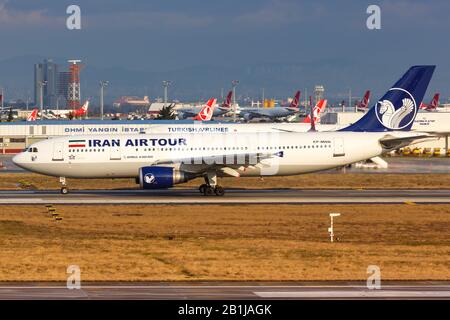 Istanbul, Türkei - 15. Februar 2019: Iran Airtour Airbus A300 Flugzeug am Flughafen Istanbul Atatürk (ist) in der Türkei. Stockfoto