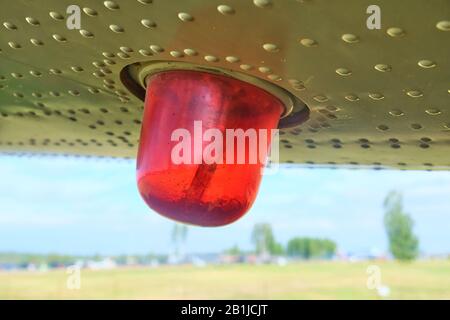 Rotes Markierungslicht eines Flugzeugs Stockfoto