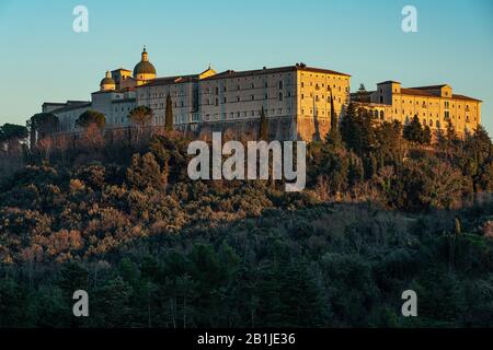 Der Wiederaufbau der Montecassino Abbey auf dem Hügel in Italien, während des zweiten Weltkriegs zerstört Stockfoto