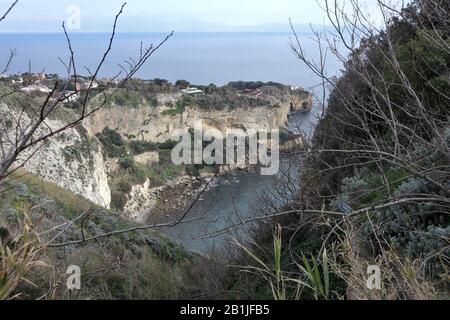 Napoli - Baia di Trentaremi dal Parco della Rimembranze Stockfoto